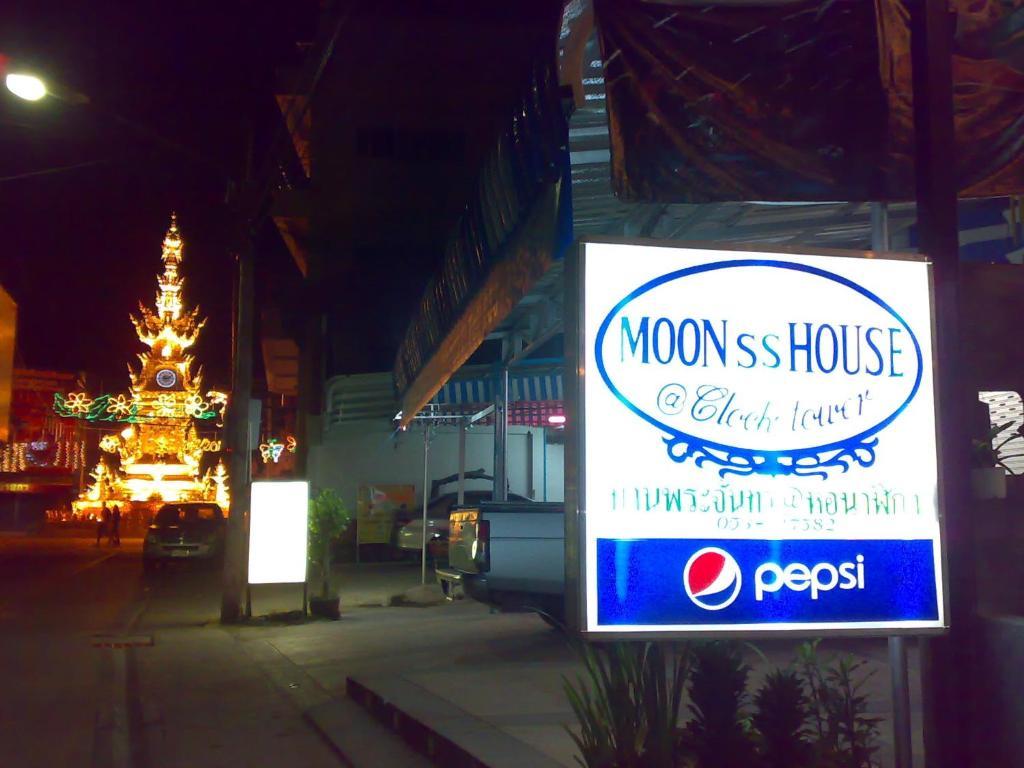 Moon House @ Clock Tower Hostel Chiang Rai Exterior photo